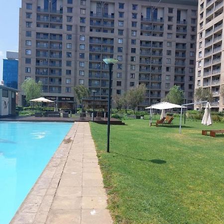 Prestige Apartments Sandton At Westpoint Joanesburgo Exterior foto