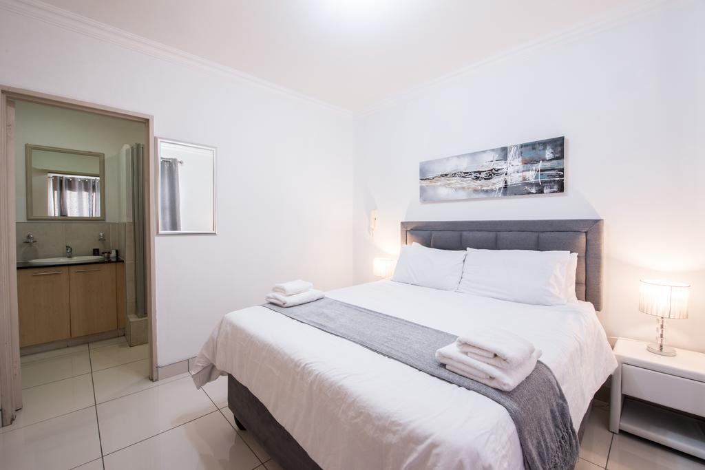 Prestige Apartments Sandton At Westpoint Joanesburgo Exterior foto