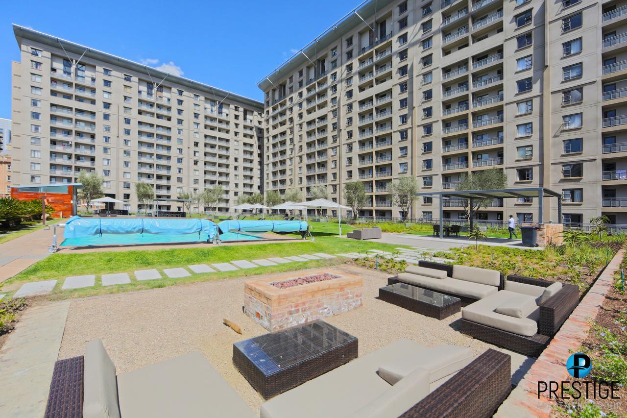 Prestige Apartments Sandton At Westpoint Joanesburgo Exterior foto