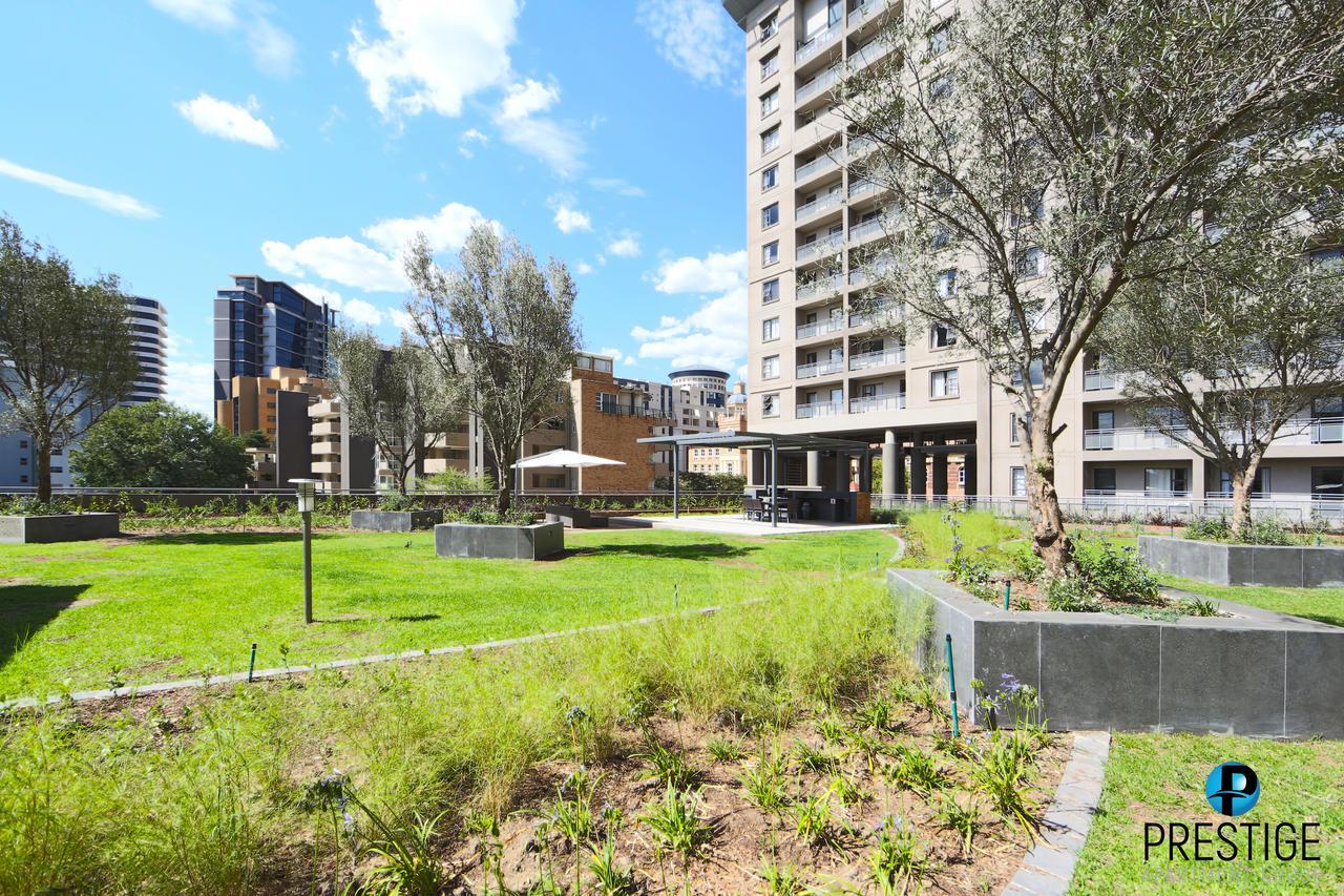 Prestige Apartments Sandton At Westpoint Joanesburgo Exterior foto