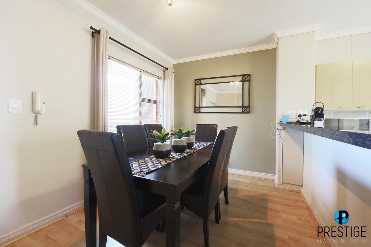 Prestige Apartments Sandton At Westpoint Joanesburgo Exterior foto